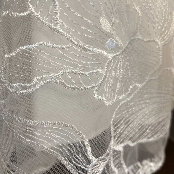 Floral lace midi plus dress with silk tie straps - Picture 6 of 8